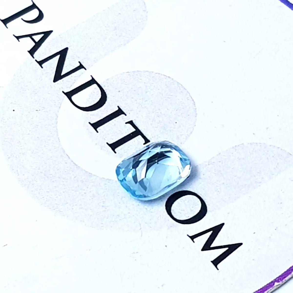 Blue Topaz Gemstone - 3.40 Carat, view 2
