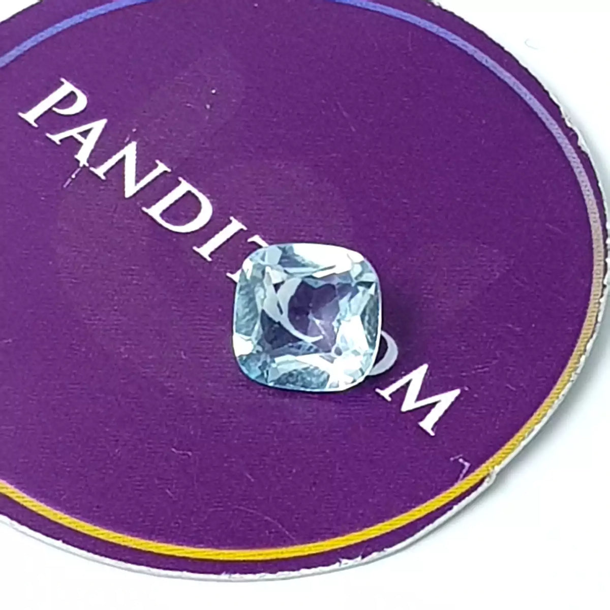 Blue Topaz Gemstone - 3.70 Carat, view 2