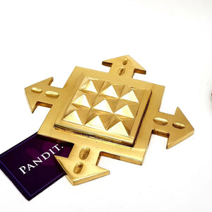 Four Direction Arrow With Pyramid Plate Premium