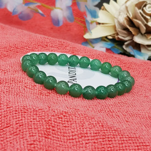 Green Aventurine Bracelet — close-up of Green Aventurine stones revealing natural patterns
