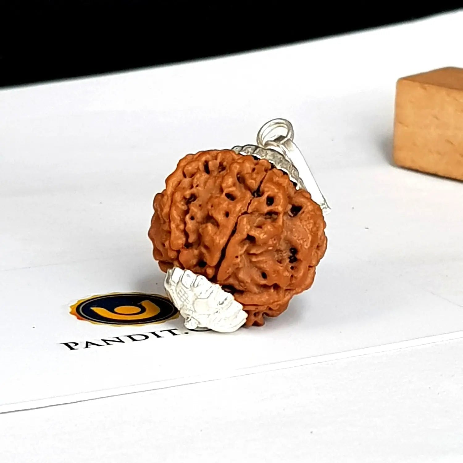 Promotes harmony in relationships and inner calm