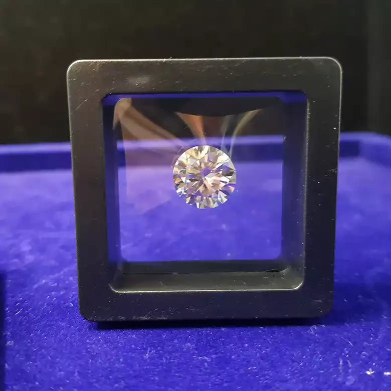 Moissanite Gemstone To Improve Love Life - Main Image